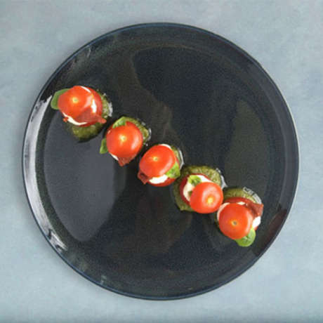 Recipe Tomatoes and cream of mozzarella with Genoese pesto