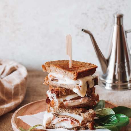 Recipe Sandwich scamorza, jambon blanc et truffe d’été