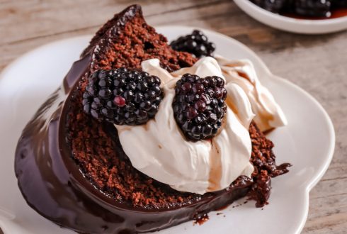 gâteau au chocolat et à la mûre