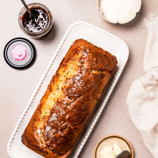 Cake coco marbré à la confiture de figues